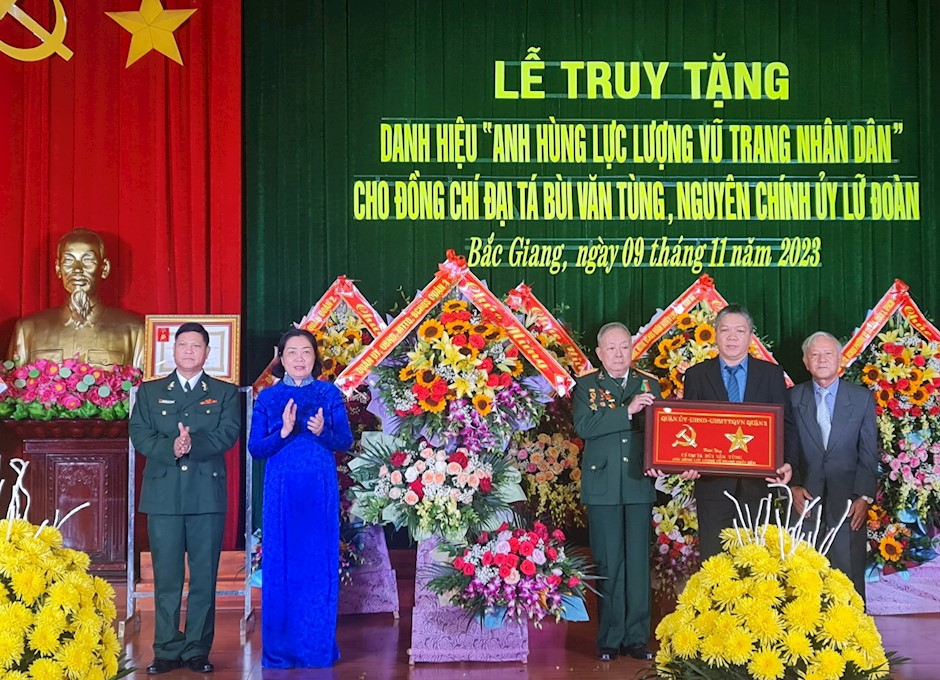 Truy tặng danh hiệu Anh hùng Lực lượng vũ trang nhân dân cho Đại tá Bùi ...