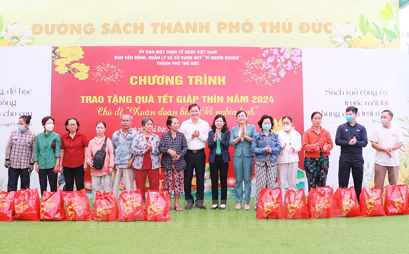 TP Thủ Đức trao 147 phần quà cho hộ nghèo dịp Tết