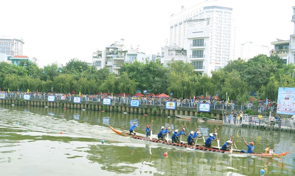 Sôi động Lễ hội đua ghe Ngo Quận 3 mở rộng “Đất nước trọn niềm vui”