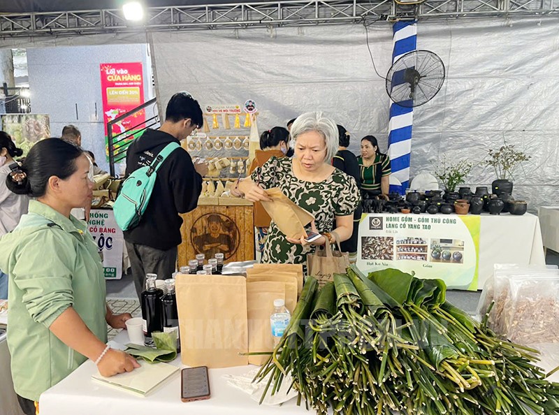 Khai Mạc Hội Chợ OCOP Quảng Ninh - Thu Đông 2025 4 Khai Mạc Hội Chợ OCOP Quảng Ninh - Thu Đông 2025