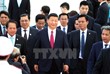 Bộ trưởng Bộ Thông tin và Truyền thông Trương Minh Tuấn đón đoàn tại Sân bay Quốc tế Đà Nẵng, trưa 10/11/2017. (Nguồn: TTXVN)
