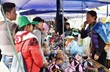 Khu vực bán hàng tại thị trấn Sapa, huyện Sapa, tỉnh Lào Cai thu hút khá đông du khách