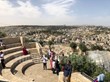 Du khách quốc tế chụp ảnh lưu niệm tại khu vực thành cổ Jerusalem.