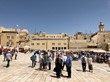 Mỗi năm có hơn 3 triệu tín đồ, du khách thăm viếng Jerusalem, mang lại một nguồn lợi nhuận lớn cho Israel.