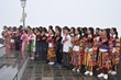 Học sinh đồng bào các dân tộc ít người như H’Mông, Lô Lô, Tày, Pu Péo,… ở Lũng Cú mặc trang phục truyền thống đến trường