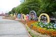 Đường hoa Nguyễn Huệ (được tổ chức từ 28 tháng Chạp đến mùng 4 Tết Nguyên đán): qua 16 năm tổ chức, Đường hoa Nguyễn Huệ thực sự đã trở thành “thương hiệu” của TP mỗi dịp Tết đến Xuân về thu hút rất đông người dân đến tham quan, thưởng lãm, tạo hiệu ứng, sức lan tỏa đến các tỉnh thành trên cả nước đến học tập kinh nghiệm và tổ chức.