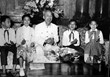 Bác Hồ với đại biểu thiếu nhi Thủ đô trong dịp đón mừng năm mới 1959, tại Phủ Chủ tịch. (Ảnh: Tư liệu/TTXVN)

