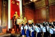Các em học sinh viếng đền thờ Bác Hồ tại Di tích lịch sử Quốc gia Khu Tưởng niệm Ngã Ba Giồng, huyện Hóc Môn.