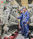Hai máy chính được sản xuất tại Đức năm 1983. Thượng tá Huỳnh Minh Khanh cho biết, để chuẩn bị cho chuyến công tác, sau khi nhận kế hoạch và mệnh lệnh của Quân chủng Hải quân, Bộ tư lệnh Vùng 3 Hải quân đã có kế hoạch triển khai đồng bộ cho các cơ quan chức năng của Vùng, trong đó Phòng kỹ thuật Vùng 3 Hải quân đã triển khai cho các ban chuyên ngành trực tiếp hướng dẫn Lữ đoàn 172 và Tàu 20 nắm, rà soát cụ thể tình trạng vũ khí trang bị để có các biện pháp và phương án bảo đảm kỹ thuật tốt nhất 