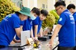 Sinh viên tình nguyện Trường Đại học CNTT – ĐHQG TPHCM mang Chuyến xe Công nghệ phục vụ học sinh. (Ảnh: Tư liệu Thành Đoàn TPHCM)