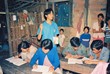 Chiến sĩ tình nguyện tham gia Chiến dịch Ánh sáng văn hóa hè dạy học tại xã Bình Mỹ, huyện Củ Chi. (Ảnh: Tư liệu Thành Đoàn TPHCM)