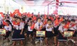 Các em học sinh lớp 1 Trường Tiểu học Rạch Già hân hoan bước vào năm học mới
