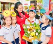 Chủ tịch HĐND TP Nguyễn Thị Lệ gặp gỡ với các em học sinh tại Trường Tiểu học Minh Đạo (Quận 5)
