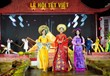 Trình diễn bộ sưu tập áo dài Tết ba miền tại Lễ hội Tết Việt 2024.