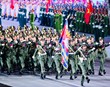 Khối Quân đội Hoàng gia Campuchia giương cao quốc kỳ tham gia diễu binh
