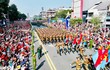 Các lực lượng đang diễu binh qua các tuyến đường