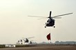 10 chiếc trực thăng Mi-8, Mi-17 và Mi-171 đồng loạt cất cánh bay lên bầu trời Thành phố Hồ Chí Minh, thực hiện nhiệm vụ bay chào mừng 50 năm Giải phóng miền Nam, thống nhất đất nước. (Ảnh: TTXVN)