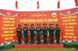 Hoa bắn giỏi là phần thưởng xứng đáng cho nỗ lực luyện tập, thực hành bắn của chiến sĩ sau 3 tháng huấn luyện. Đại tá Dư Trần Hiền, Phó chính ủy Lữ đoàn trao hoa bắn giỏi cho loạt các chiến sĩ đạt giỏi ở nội dung bắn súng tiểu liên STV-380 bài 1.