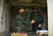 Đối với nội dung Ném lựu đạn bài 1, chiến sĩ sẽ nhận từ nhân viên quân khí 2 quả lựu đạn, 1 quả nổ nhiều lần và 1 quả lựu đạn thật.