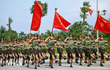 Để có được đội hình diễu binh chuẩn mực trong ngày Đại lễ, từng khối phải đạt yêu cầu cao về sự đồng đều, chính xác và đẹp mắt. Mỗi động tác phải dứt khoát, khí thế, thể hiện bản lĩnh và sức mạnh của lực lượng vũ trang. (Ảnh: TTXVN)