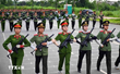 Dù thời tiết khắc nghiệt, nhưng các nữ chiến sỹ vẫn luyện tập chăm chỉ, nghiêm túc quyết tâm hoàn thành nhiệm vụ. (Ảnh: TTXVN)