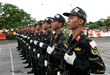 Đầu giờ sáng, thời tiết tương đối mát mẻ, sẽ giúp bộ đội luyện tập "nhàn" hơn.