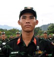 Không phải vận động mạnh nhưng sự tập trung giữ tư thế cùng khẩu súng STV-215 nặng khoảng 3,5kg khiến các chiến sĩ đổ nhiều mồ hôi.