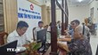 Đông đảo người dân đến thực hiện thủ tục hành chính trong ngày đầu tiên chính quyền 2 cấp đi vào hoạt động tại phường Phước Thắng, Thành phố Hồ Chí Minh. (Ảnh: TTXVN)