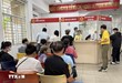 Không khí làm việc tại Trung tâm hành chính công phường Gia Định trong ngày đầu tiên chính thức vận hành bộ máy chính quyền mới. (Ảnh: TTXVN)