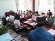 Các cán bộ Trung tâm phục vụ Hành chính công xã Bờ Y giải quyết thủ tục cho người dân sáng 1/7. (Ảnh: TTXVN)