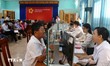 Đông đảo người dân làm thủ tục hành chính tại Trung tâm phục vụ hành chính công phường Trấn Biên, tỉnh Đồng Nai. (Ảnh: TTXVN)