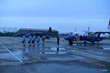 Đội bay tiếp nhận máy bay từ tổ kỹ thuật, chuẩn bị cất cánh để tập luyện các bài bay biểu diễn.