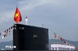 Chào cờ trên tàu ngầm kilo 636. (Nguồn: Quân chủng Hải quân/TTXVN)