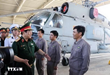 Đại tướng, Bộ trưởng Quốc phòng Ngô Xuân Lịch gặp gỡ, giao nhiệm vụ cho cán bộ, chiến sỹ phi đội trực thăng săn ngầm Ka-28, trong chuyến đến thăm, kiểm tra Lữ đoàn Không quân Hải quân 954, ngày 1/4/2019. (Ảnh: Tiên Minh/TTXVN)
