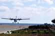 Thủy phi cơ DHC-6 của Lữ đoàn Không quân Hải quân 954 huấn luyện hạ cánh xuống sân bay Trường Sa Lớn. (Ảnh: Tư liệu/TTXVN phát)
