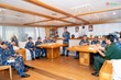 Buổi họp giao ban sáng được duy trì đều đặn trong suốt chuyến hải trình đối ngoại dưới sự chủ trì của Đại tá Lại Hồng Đông, Phó giám đốc Học viện Hải quân, trưởng đoàn công tác. Thông qua buổi giao ban, kế hoạch huấn luyện trong ngày được triển khai đầy đủ đến các bộ phận.