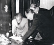 Ngày 14/9/1946, tại Paris, Chủ tịch Hồ Chí Minh ký với Pháp bản Tạm ước, tiếp tục nhượng bộ một số quyền lợi kinh tế, văn hóa ở Việt Nam để có thời gian xây dựng và củng cố lực lượng, tạo thêm thời gian hòa hoãn quý báu cho chính quyền cách mạng non trẻ chuẩn bị lực lượng bước vào cuộc kháng chiến trường kỳ. (Ảnh: TTXVN)