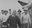 Chủ tịch Hồ Chí Minh đến thăm Tiểu đoàn 61 thuộc Trung đoàn tên lửa 236-Đoàn Tên lửa Sông Đà, sau chiến thắng trận đầu của Bộ đội Tên lửa phòng không (26/8/1965). (Ảnh: TTXVN)