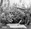 Chiến sỹ bộ đội tên lửa Phân đội 43 (Quân khu 4) trao đổi kinh nghiệm trên sa bàn (1972). (Ảnh: Phùng Triệu/TTXVN)