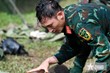 Kết thúc bài thi, các vận động viên cởi trang bị phòng hóa, những giọt mồ hôi ướt đẫm trên thao trường.