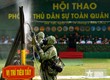 Kíp chiến đấu trong trang bị phòng hóa thực hiện phun hóa chất, cọ, xử lý sạch chất độc rò rỉ ra môi trường.