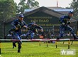 Giống như bài 1, thành viên các đội mang theo trang bị cá nhân, chạy nước rút cự ly 100m và vượt qua 7 bãi vật cản trước khi vào nội dung chuyên môn.