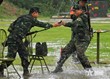 Yêu cầu bắt buộc là phải hạ được 2 bia kim loại, trước khi tiếp đạn cho xạ thủ số 2.