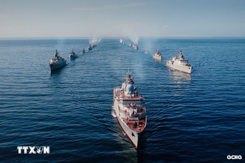 Mãn nhãn màn diễu binh của lực lượng vũ trang trên biển