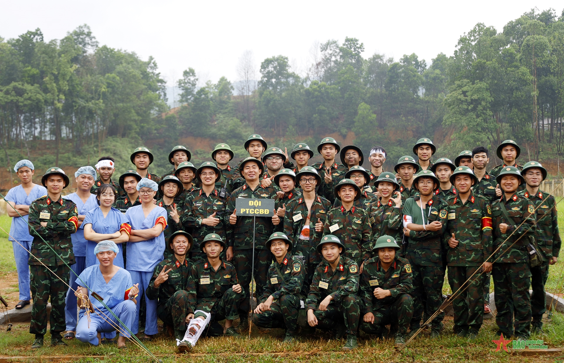 Đưa học viên Quân y rèn luyện sát tình huống chiến đấu