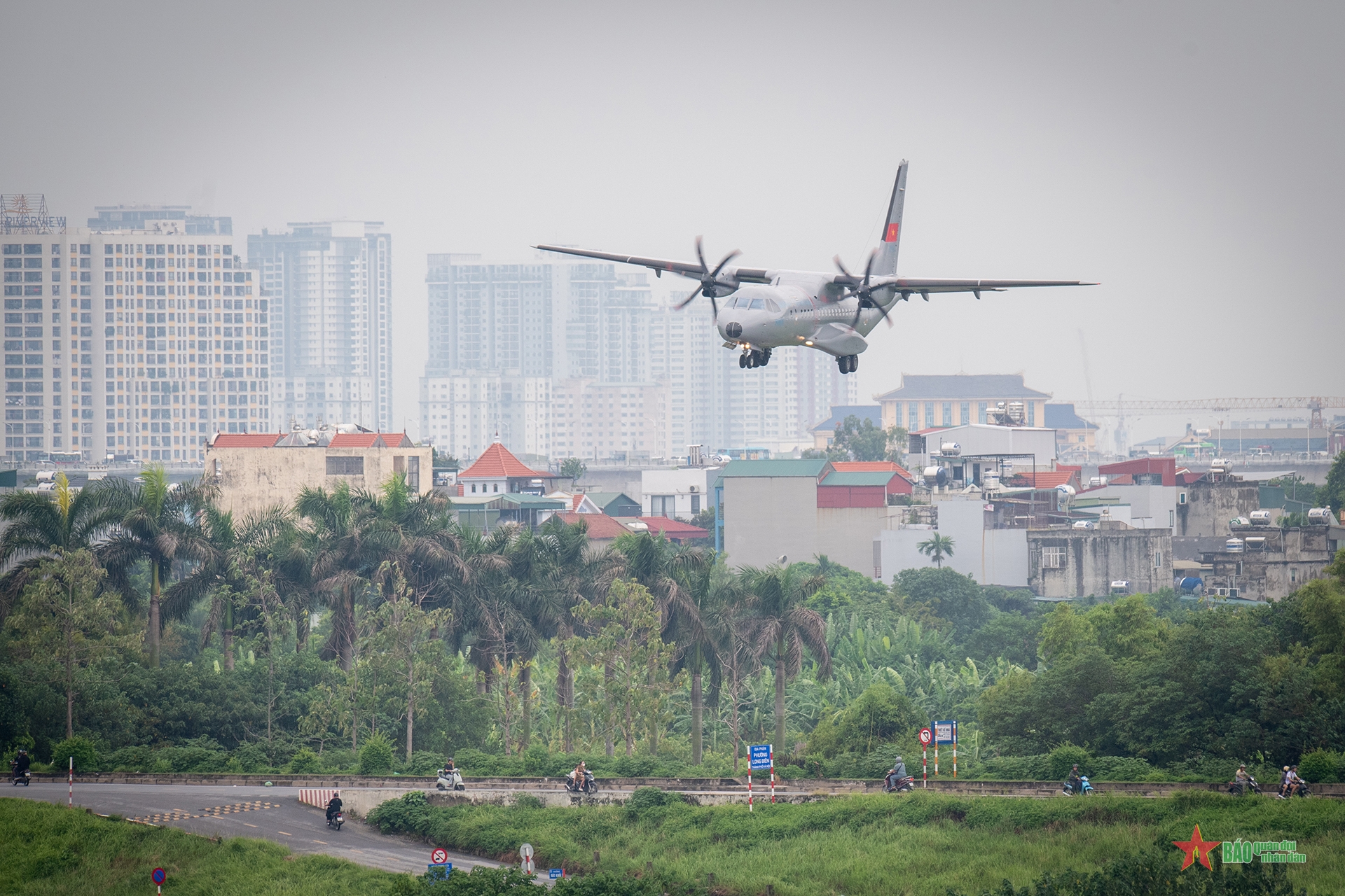 Chuyến bay mang theo ký ức những mùa hoa lửa